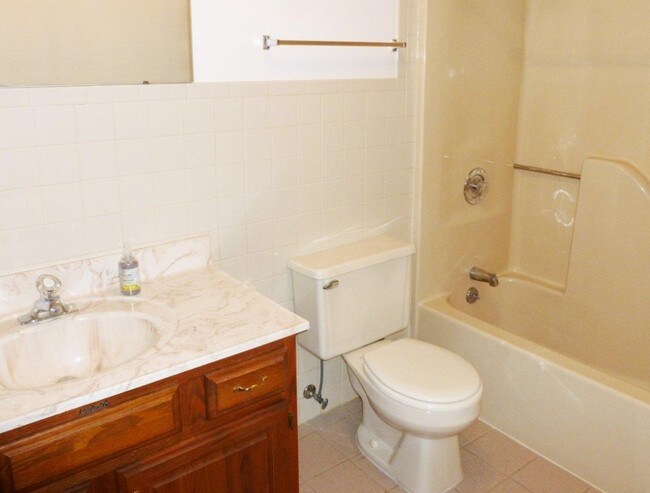 Interior Photo - 567 Goddard St