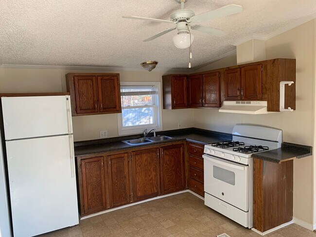 Foto del edificio - *3 Bedroom 2 Bath* .. $1300/month.... 26 J...