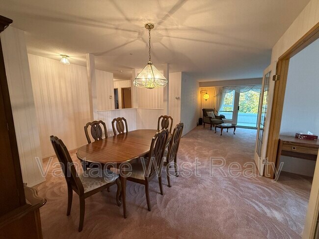 Photo du bâtiment - 1045 Sutherland Ave