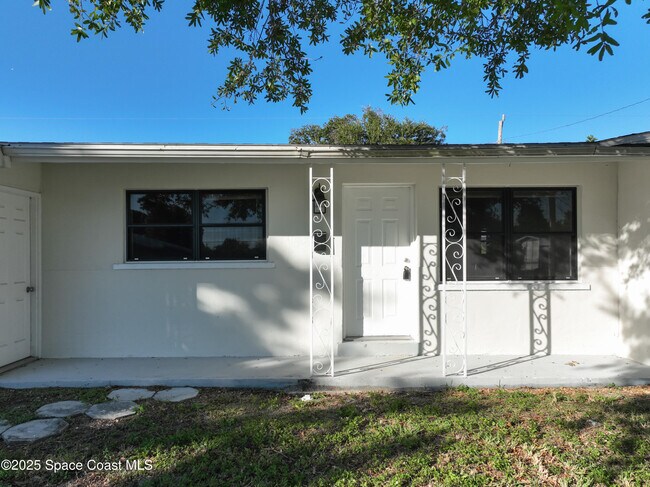 Building Photo - 2198 Woodbury Rd