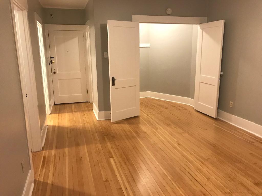 Entry and living area - 3804 S Edmunds St