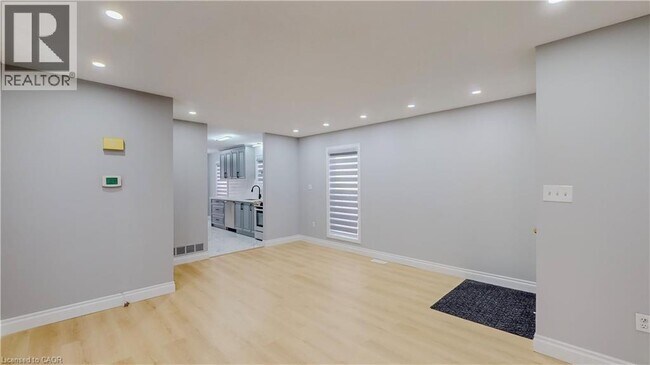 Building Photo - 133 Wake Robin Dr