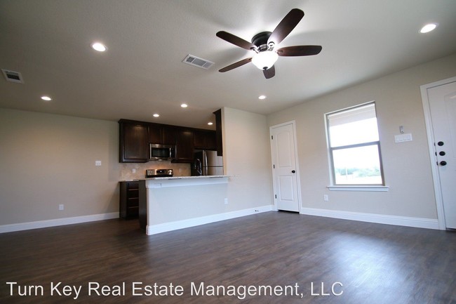 Building Photo - 130-132 Crossbow Ct
