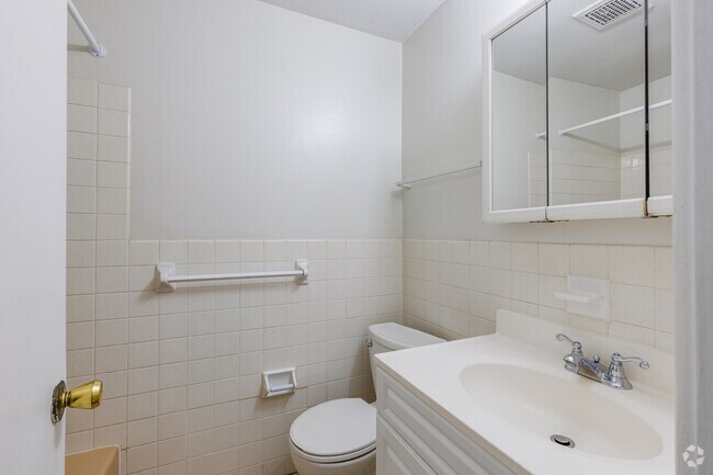 1HAB, 1BA - 700 ft² (B) - Baño - South View Apartments and Townhomes