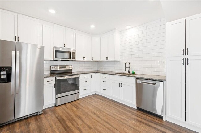 Building Photo - Spacious 4-Bedroom Home in Savannah – Avai...