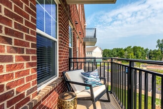 2BR, 2BA - 1020 SF - The Address Galleria