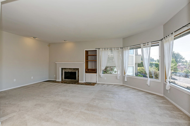 Building Photo - Borealis - 2 bedrooms
