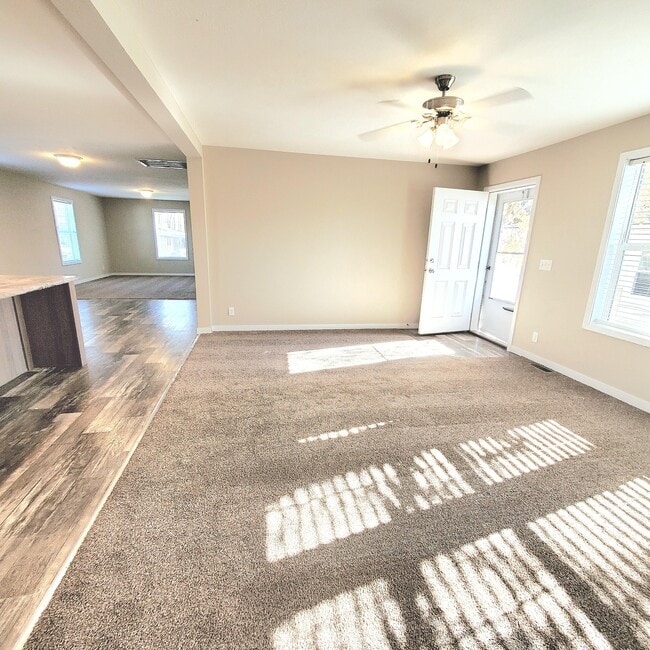 Foto del edificio - 8027 Harbour Dr