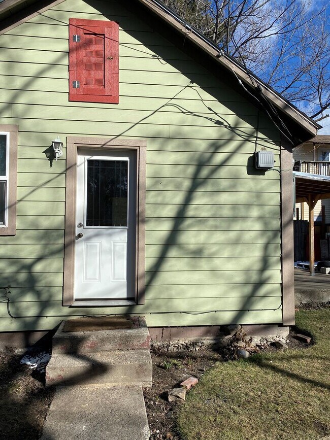 Foto del edificio - Small Two Bedroom House