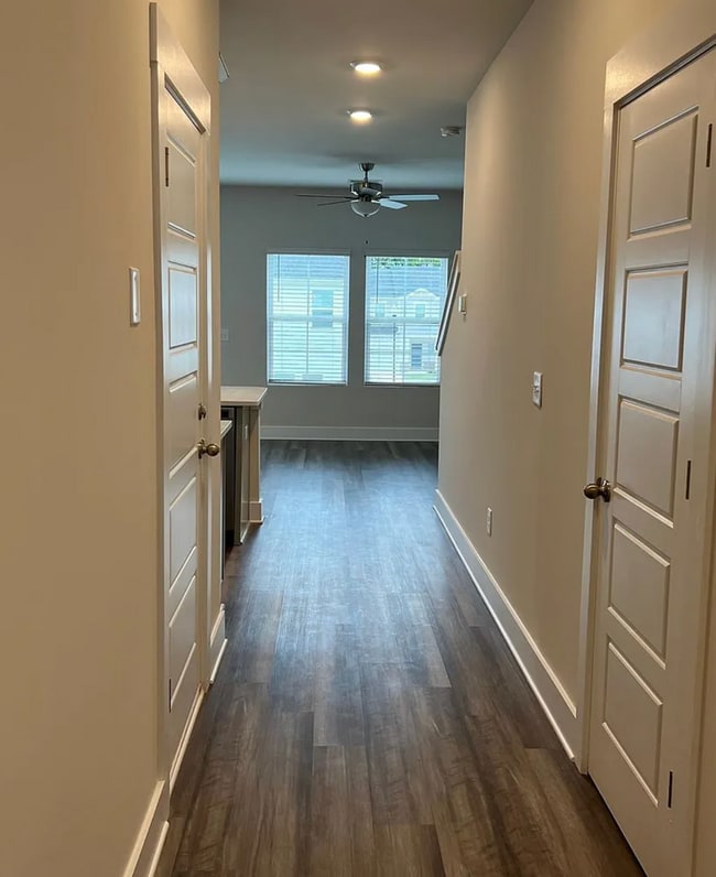Foto del edificio - Desirable 3/2.5 Townhome Available Novembe...