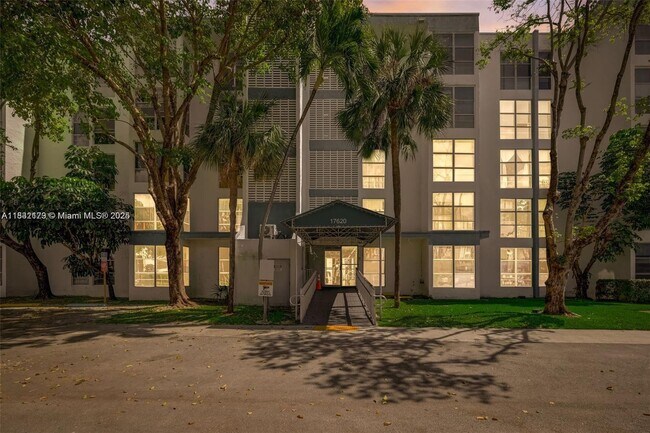 Foto del edificio - 17620 Atlantic Blvd