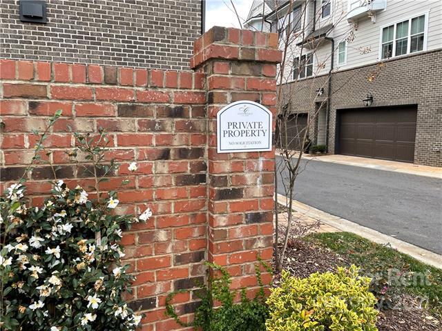 Building Photo - 1220 Cotswold Pl