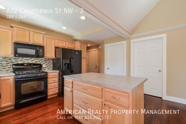 Foto del edificio - 822 California St NW