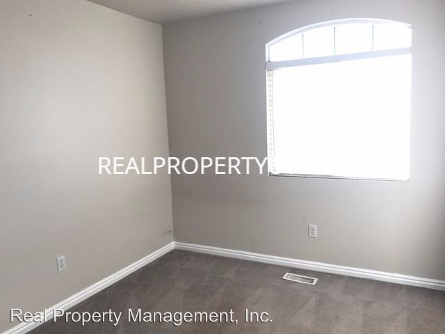 Building Photo - 193 E 2400 S