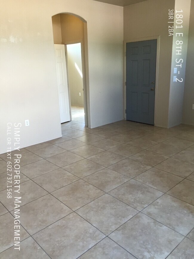 Building Photo - Spacious 3 Bedroom 2 Bath!