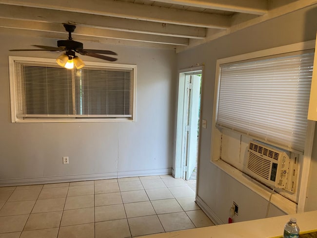 Photo - 132 W 35th St (Riviera Beach, FL) House