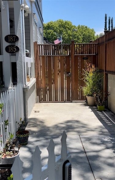 Photo - 185 N Grand St House