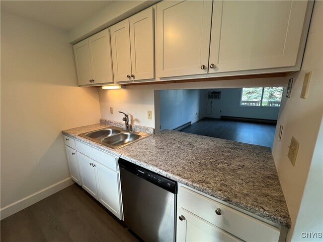 Building Photo - 47 W Utica St