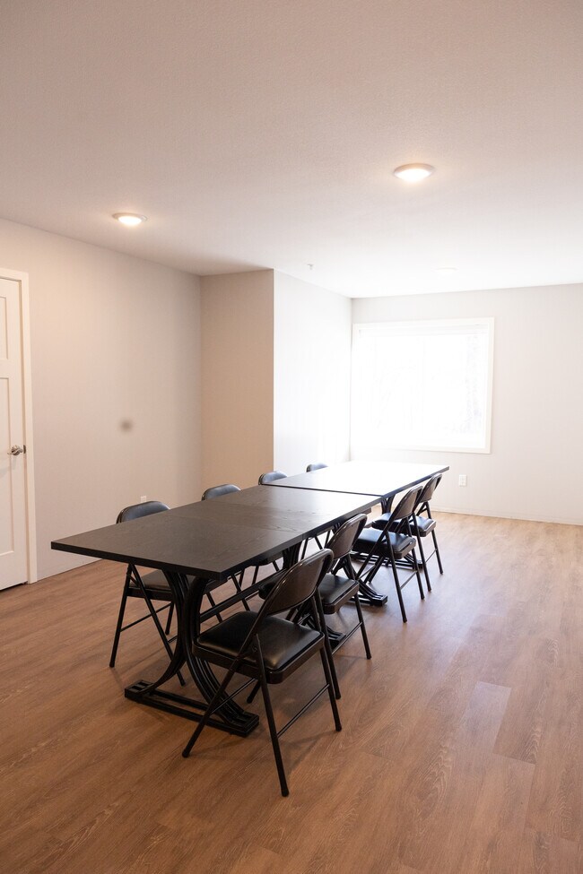 Sala comunitaria/de fiestas - 555 Highway 23 E