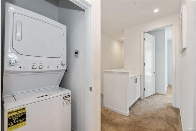 Building Photo - 143 Schick