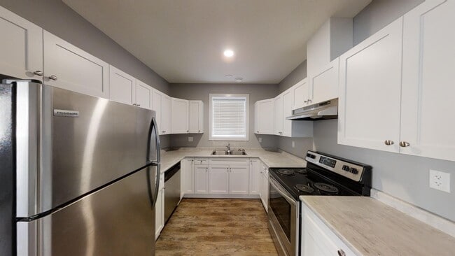 Building Photo - 9522 B 112 Ave