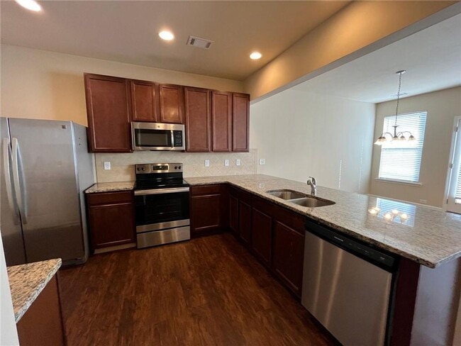 Building Photo - 367 Highland Pointe Cir E