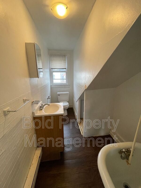 Building Photo - 214 S 10th St