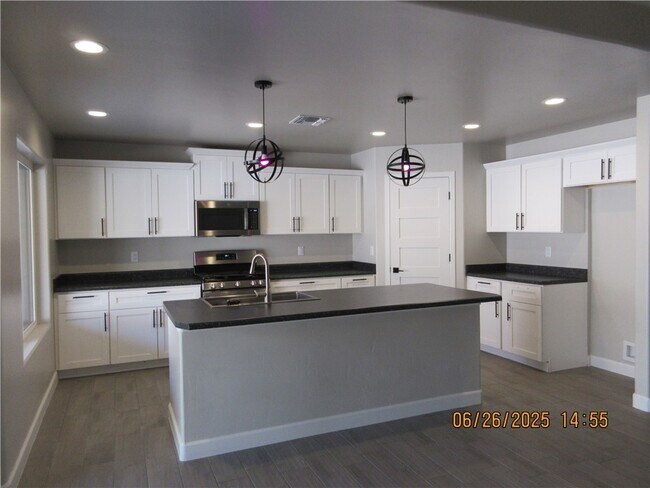 Foto del edificio - 3042 Mallory Loop
