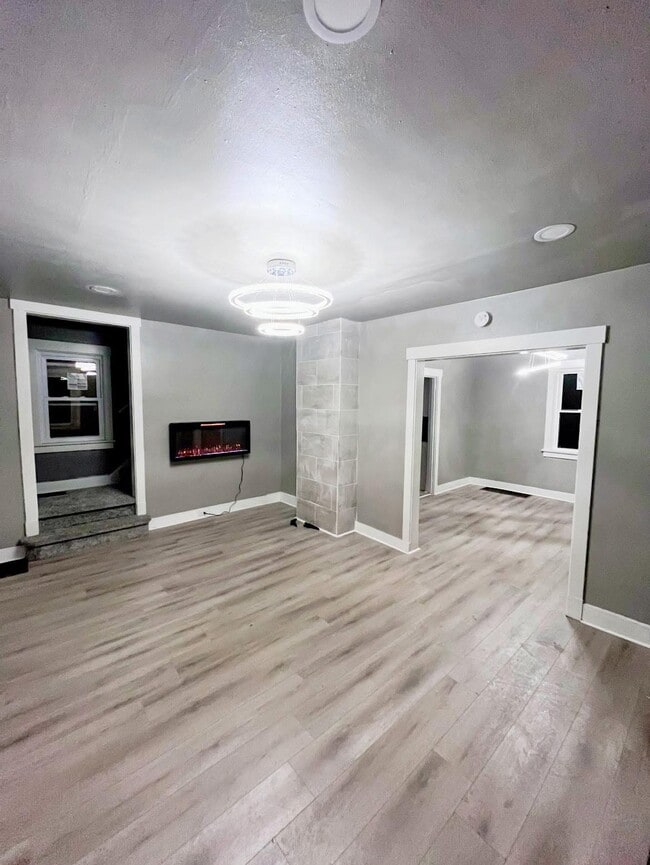 Building Photo - 3727 Woodrow Ave