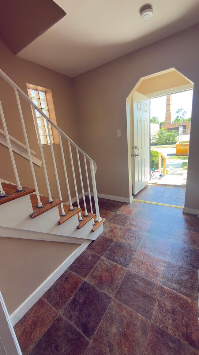 Foto del edificio - 15261 Mapleridge St