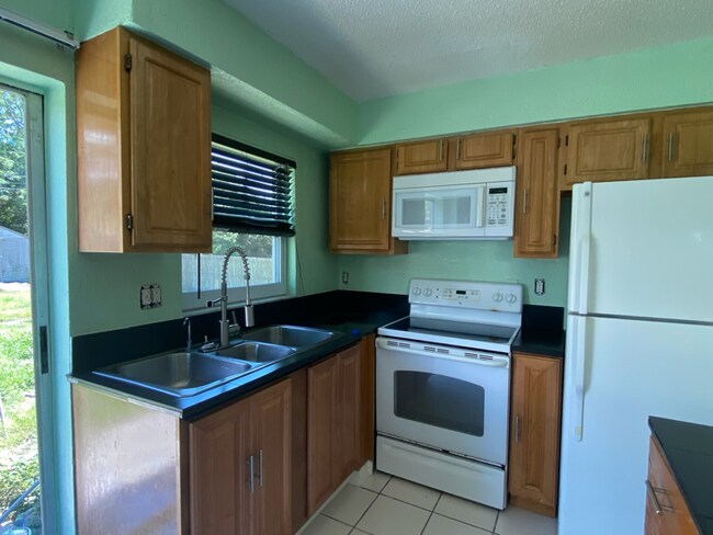 Foto del edificio - 2138 19th Ave SW