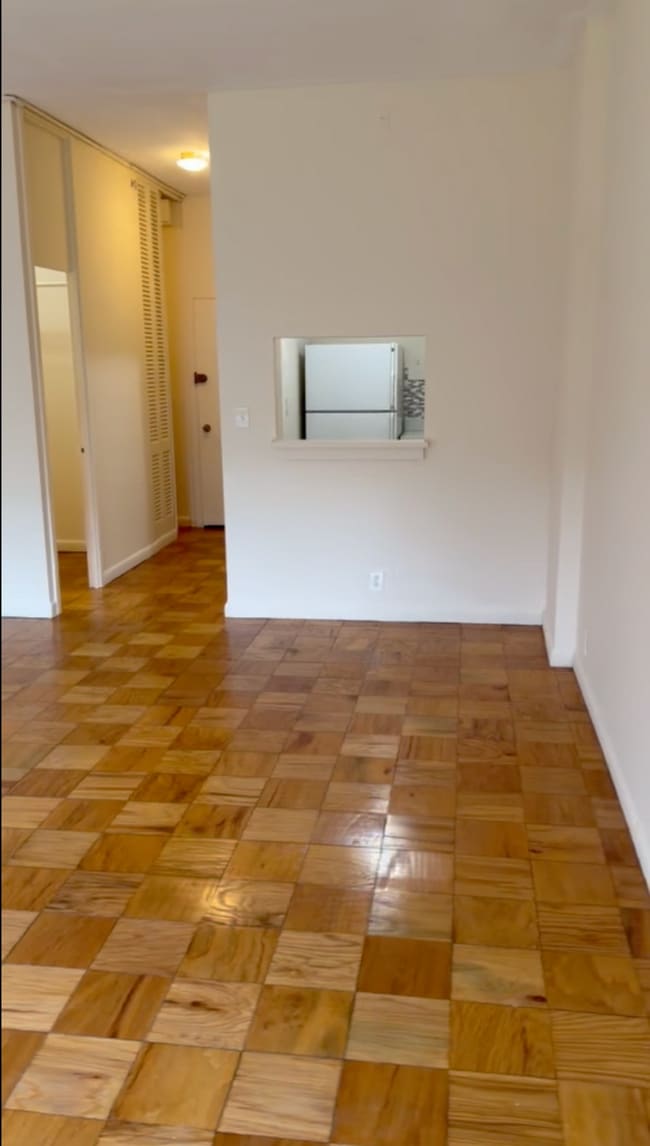 Building Photo - 57 Monmouth St