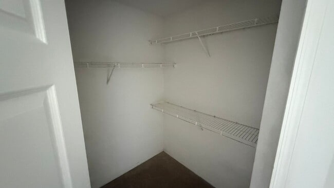 Foto del edificio - 8849 Latrec Ave