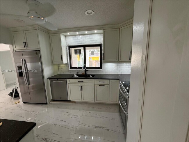 Foto del edificio - 11100 NW 21st St