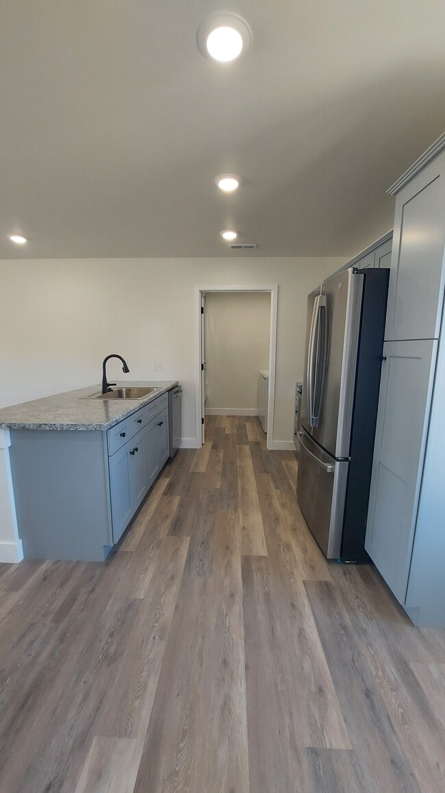 Building Photo - 1721 Talon St