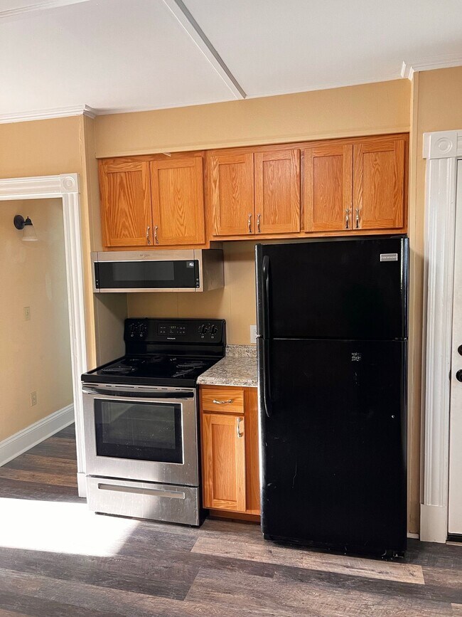 7 Hazelwood Ave Unit 2, Waterville, ME 04901 Apartments in Waterville