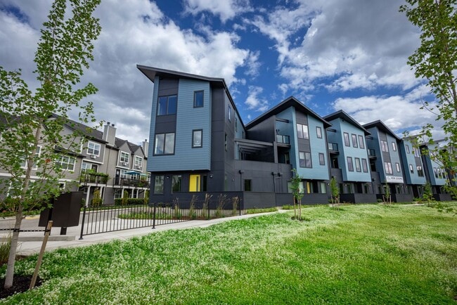 Building Photo - RIVERSIDE TOWNHOMES - BRAND NEW! - Summer ...