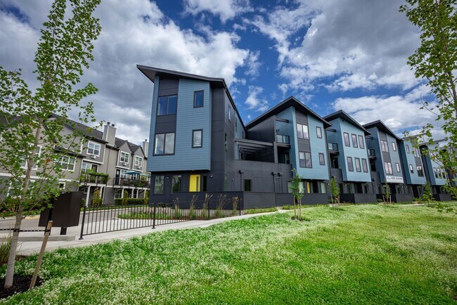 Foto del edificio - RIVERSIDE TOWNHOMES - BRAND NEW! - Summer ...