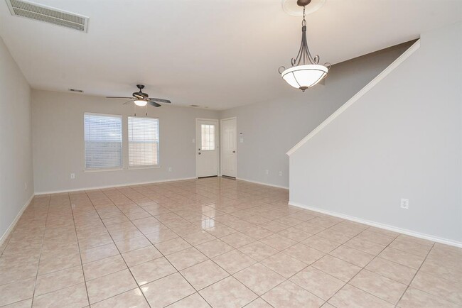 Building Photo - 2710 Woodridge Manor Dr