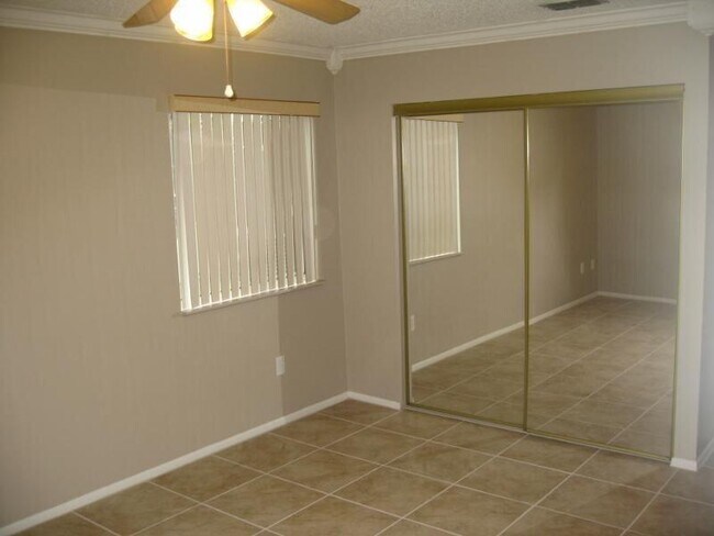 Foto del edificio - 5628 Pebble Brook Ln