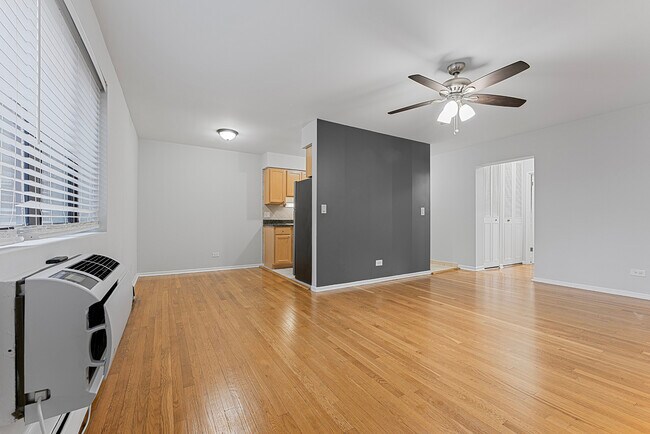 Building Photo - 6021 N Winthrop Ave