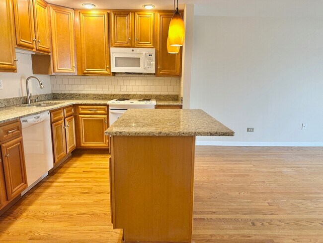 Foto del edificio - 870 E Old Willow Rd