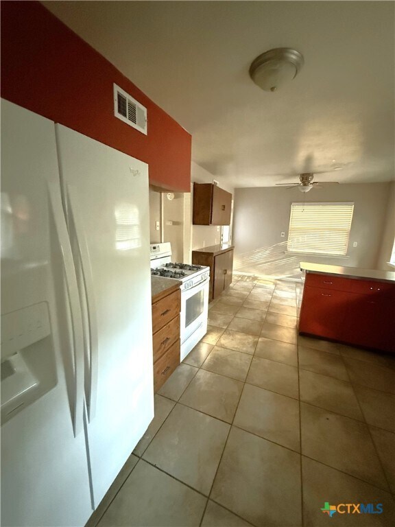 Foto del edificio - 1400 N East St