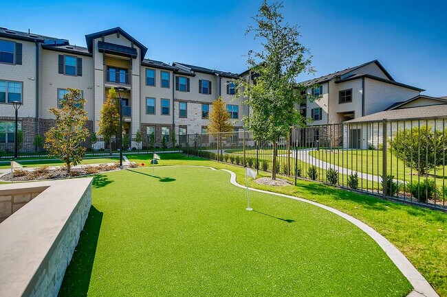 1196 TL Townsend Drive - grande - 060-048 - Exterior - 1500 x 1000 - 72 ppp - Alders Rockwall 62+ Active Adult