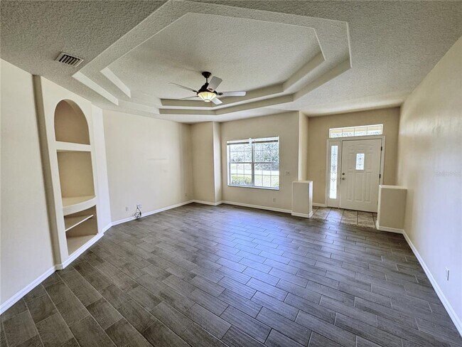 Building Photo - 60 Prince Michael Ln