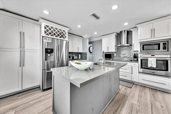 1 - 7491 NW 42nd Ct