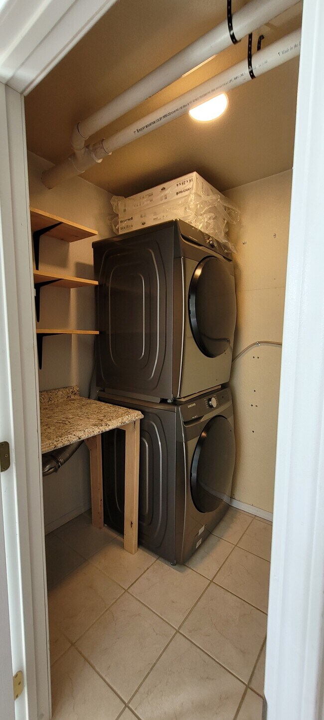 Foto del edificio - 3927 Lakehurst Cir