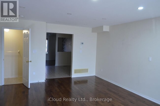 Building Photo - 319 Aspendale Cres