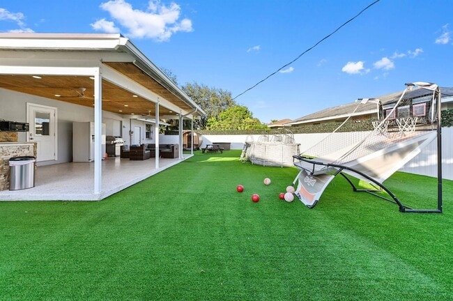 Building Photo - 2128 Dock St