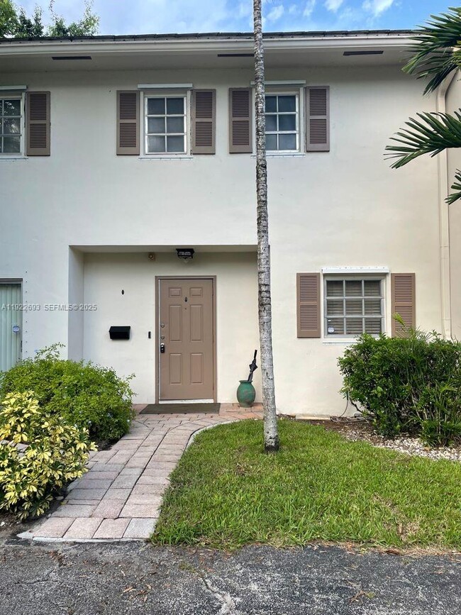 Foto del edificio - 3141 N Palm Aire Dr